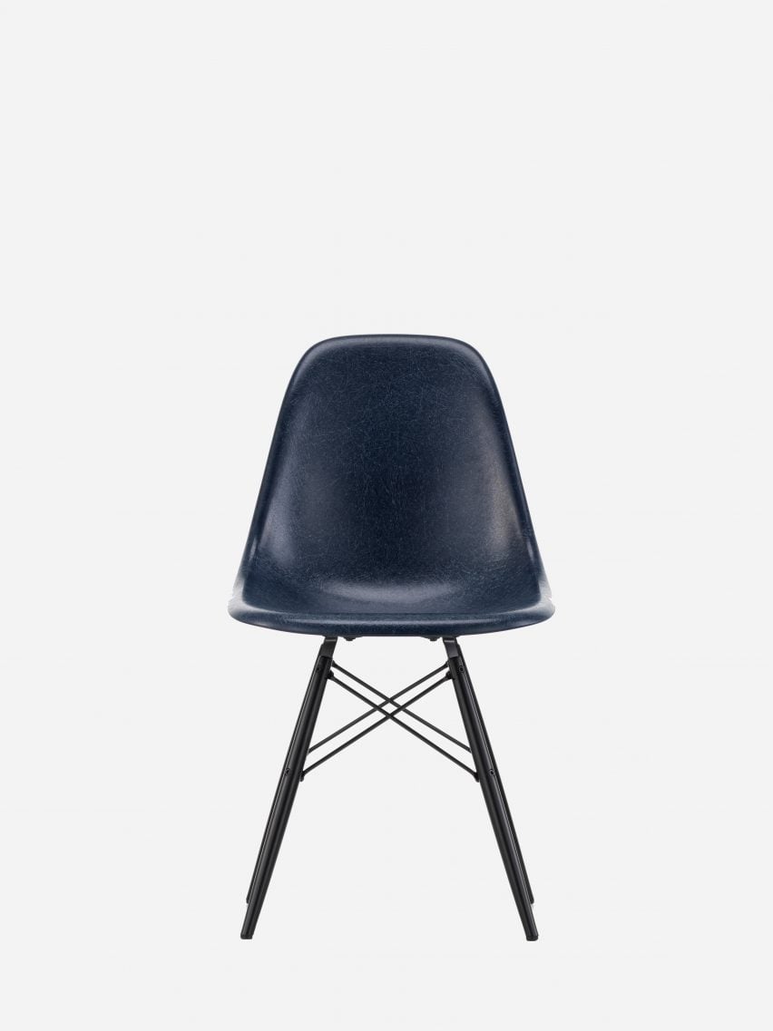 Eames Fiberglass Side Chair DSW