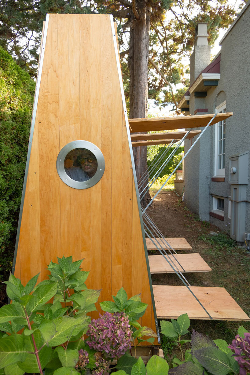 SCHTAUSS repurposes leftover building materials into a modular shed office space