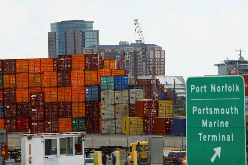 © Reuters. Containers are stacked at the Portsmouth Marine Terminal (PMT), as port workers from the International Longshoremen's Association (ILA) participate in a strike, in Portsmouth, Virginia, U.S., October 2, 2024. REUTERS/Jose Luis Gonzalez