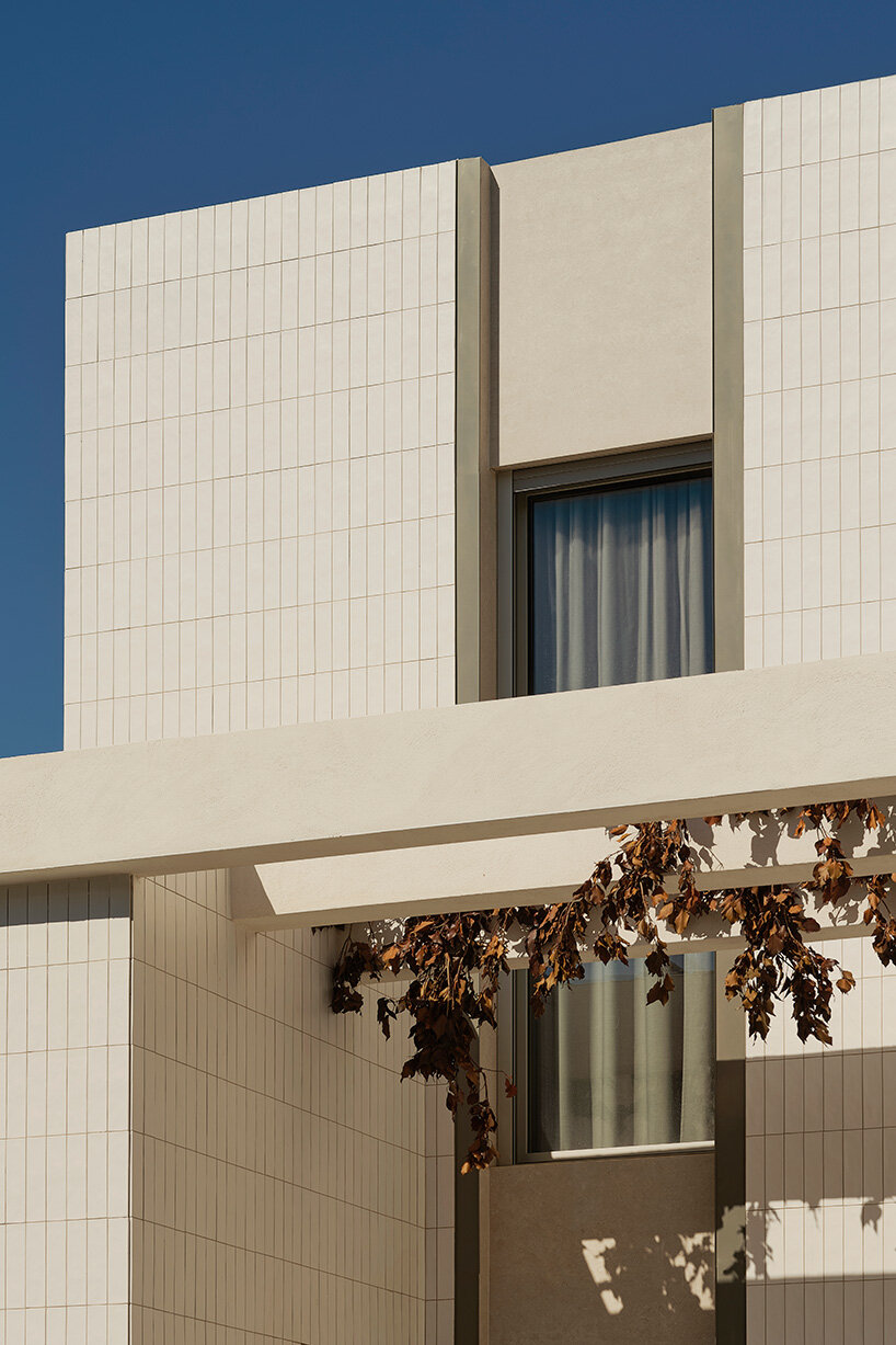 feminist artistic legacy finds form in porcelain-clad spanish residence by viruta lab