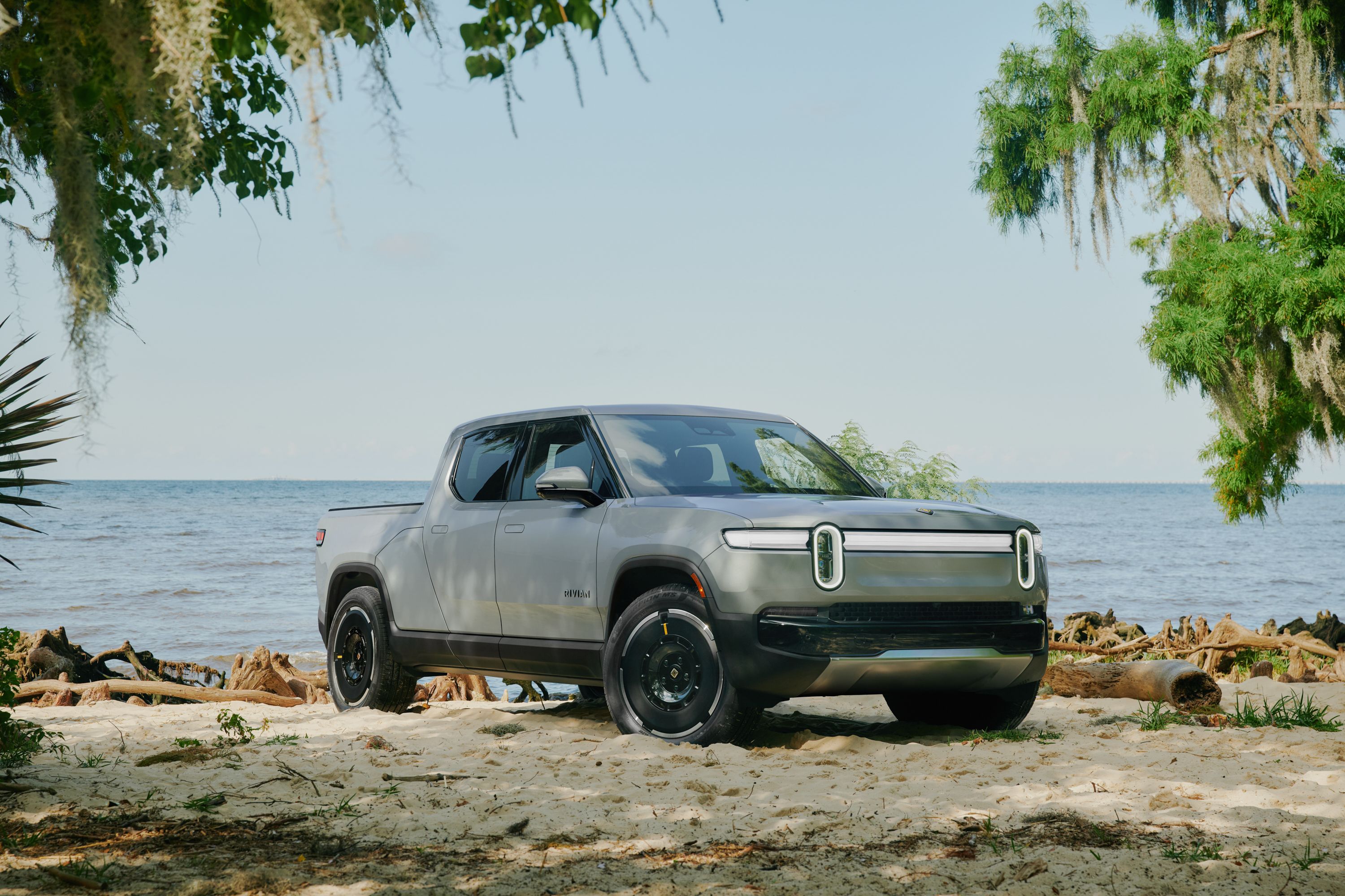 Rivian R1T 3/4 front view