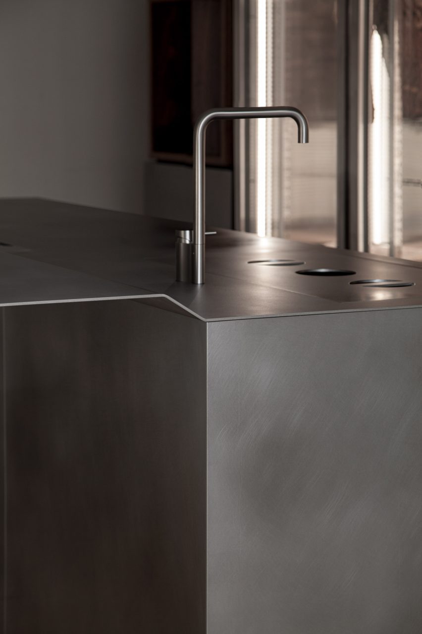 The Ark T5 kitchen is made of stainless steel