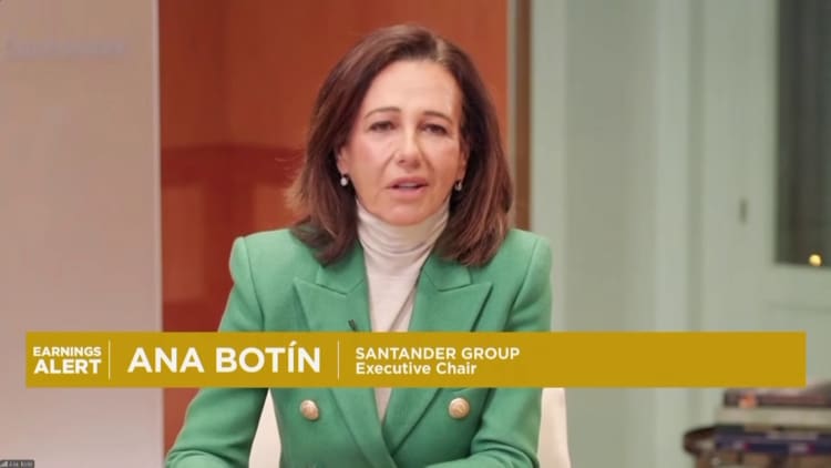 A lot of banking players don't have options to grow organically, says Santander's Botín