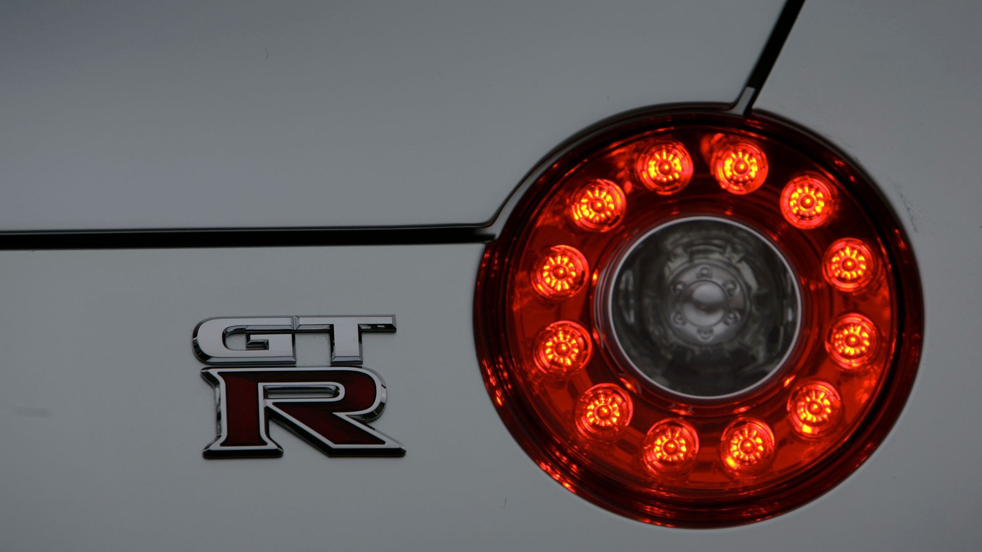 2009-2011 Nissan GT-R - Taillight