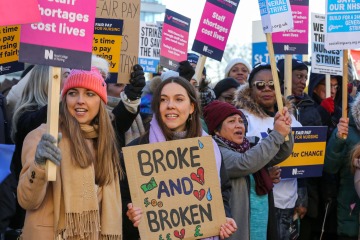 Junior doctors threaten 3 days of strikes in row over pay amid NHS crisis 