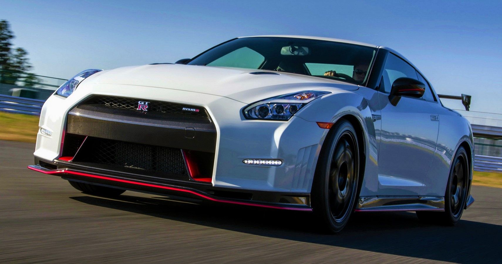 Nissan GT-R R35 - Front