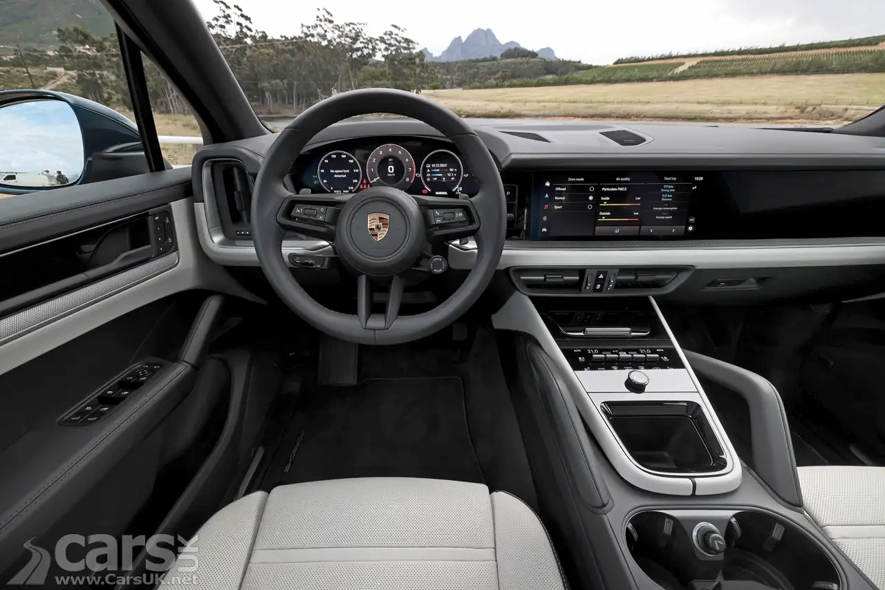 2023 Porsche Cayenne interior