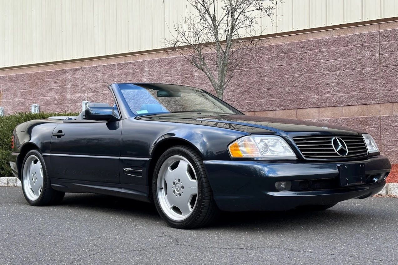 Navy 1998 SL500 R129 parked