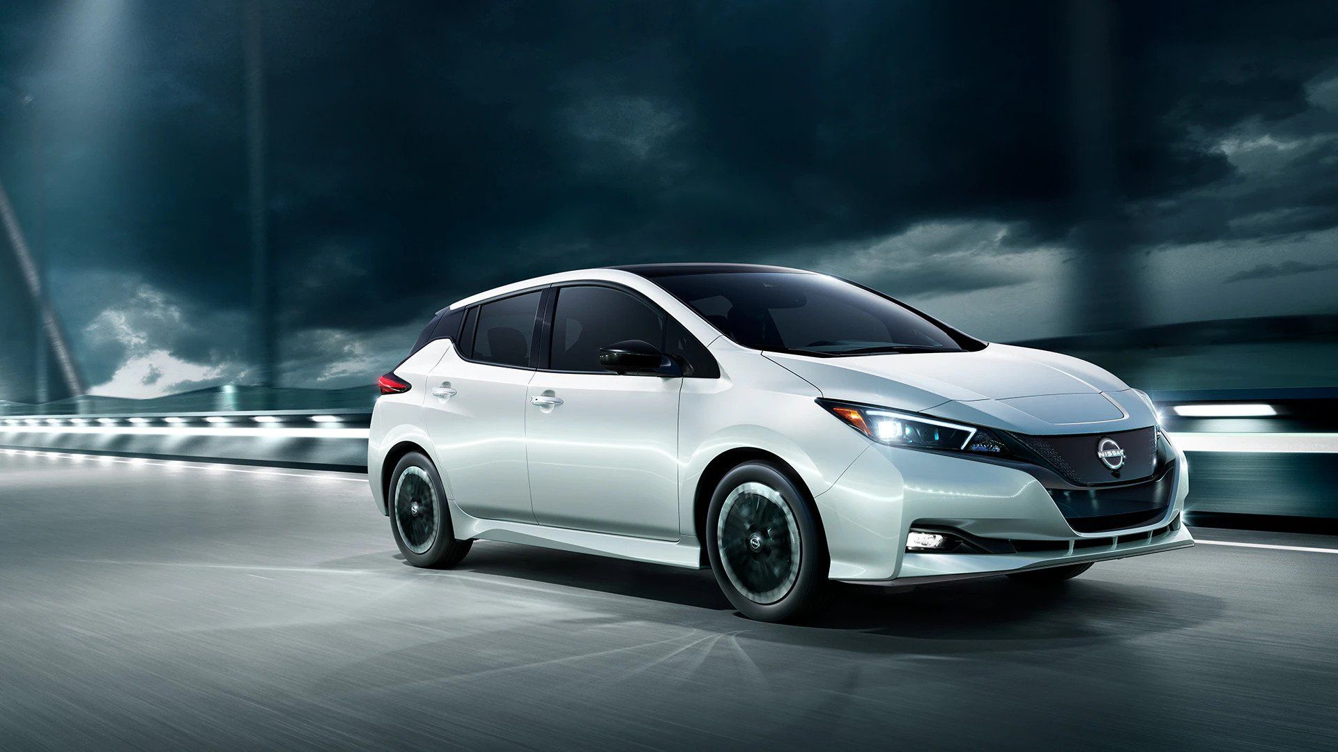 White 2024 Nissan Leaf 