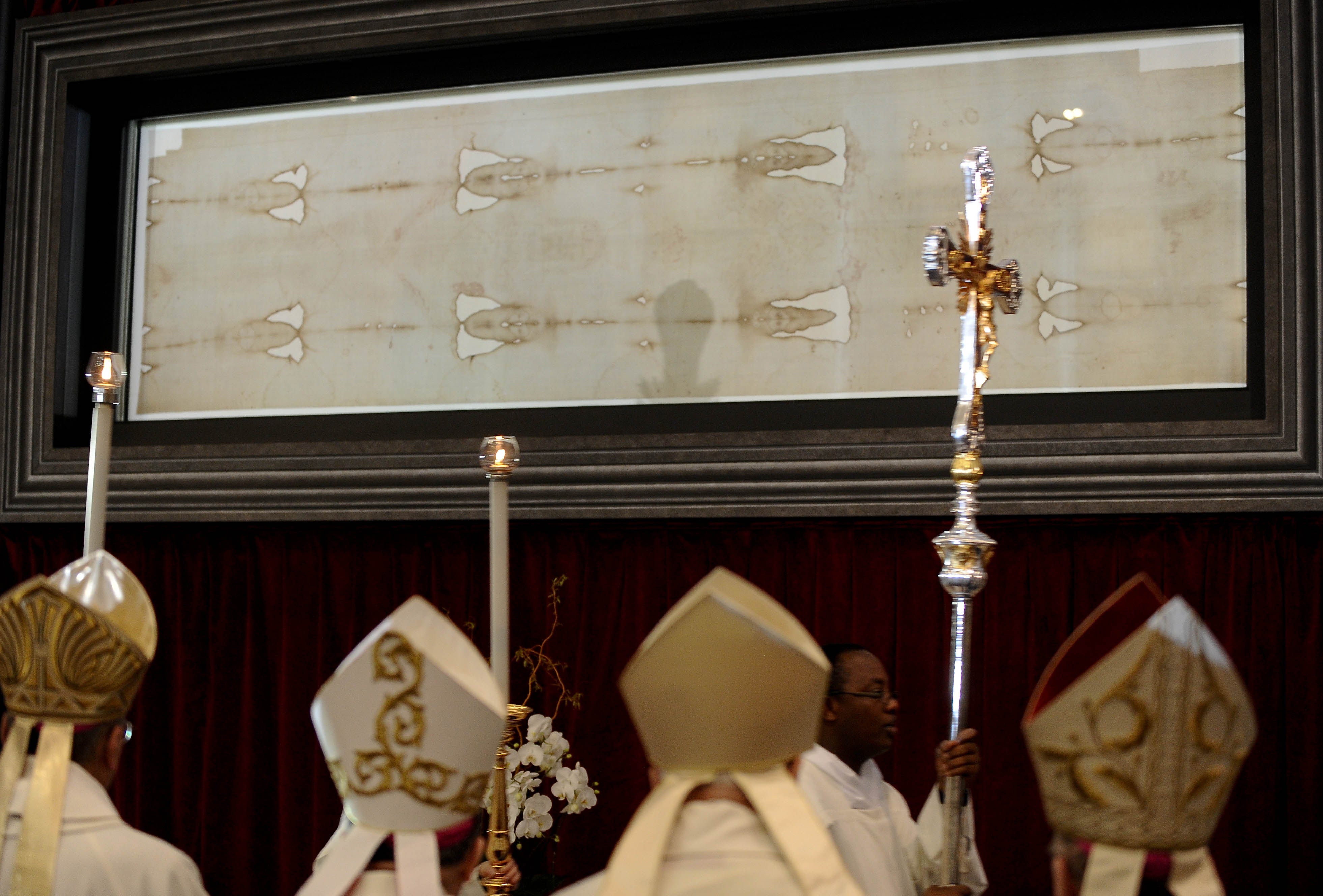 Bishops stand in front of the Shroud of Turin