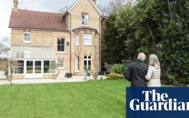 average uk house price hits record £300,000 as demand remains