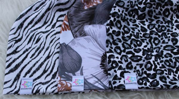 Mössa grafiska mönster vuxen barn leopard zebra blommor