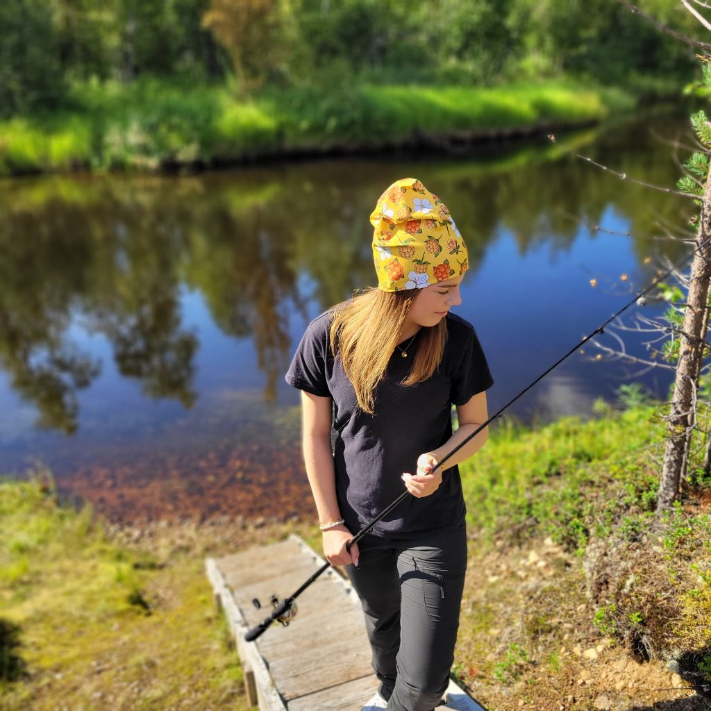 Mössa med hjortron