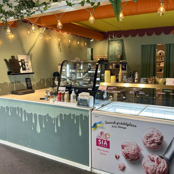 Cafe counter