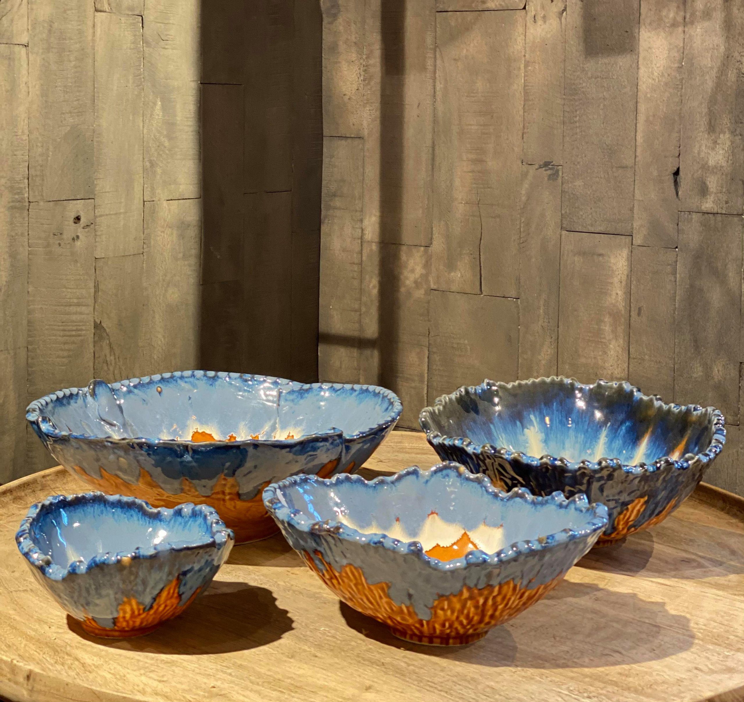 Stor håndlavet keramikskål i blå - Interiør - ButikZoom