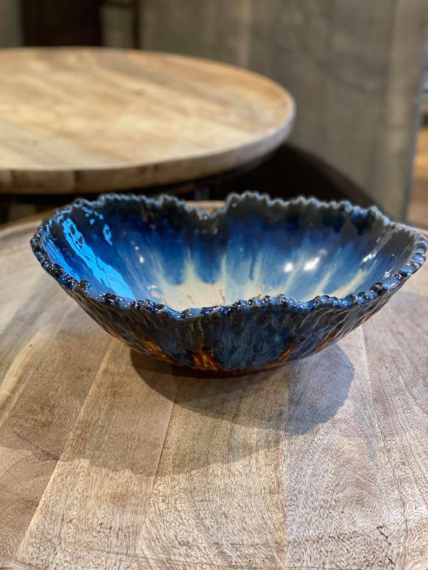 Mellemstor håndlavet keramikskål i blå