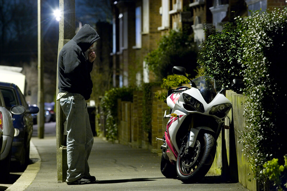 Hoe verklein ik de kans op diefstal van mijn motor?