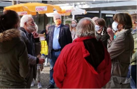 Der Vorsitzender des BVH Dieter Höhnen (links) im Gespräch mit Frau Reker