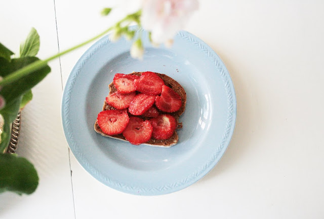 LIGHT + STRAWBERRIES