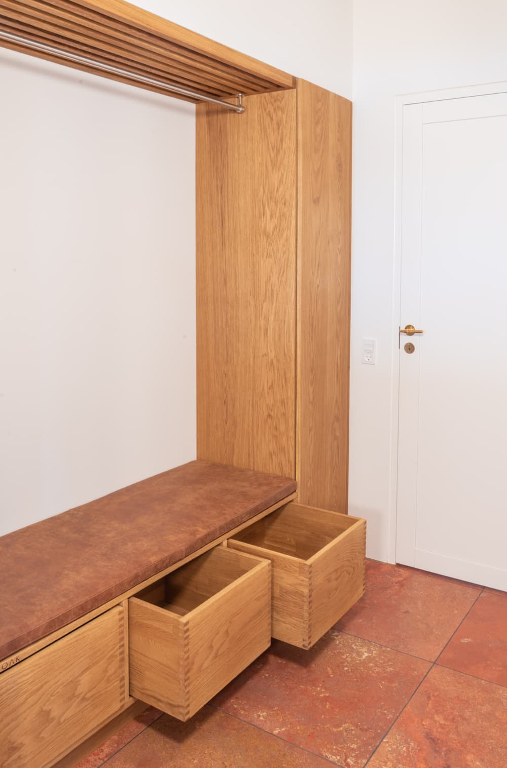 Få mere plads og stil med garderobe i eg