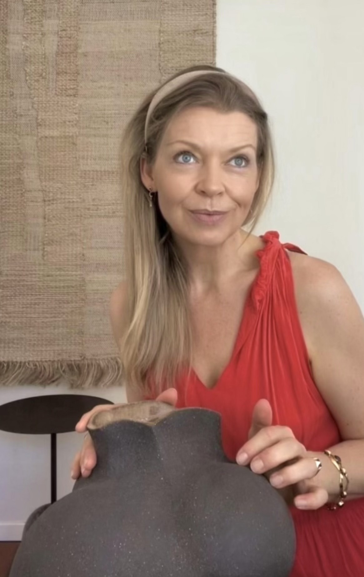 keramikvase_unika_kunst_håndværk_bysteinvig_indretning_styling_sortvase keramikvase_unika_kunst_håndværk_bysteinvig_indretning_styling_sortvase
