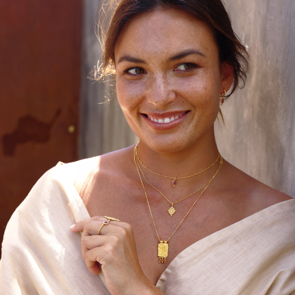 Sustainable jewellery with precious stones