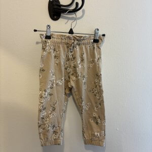 Ljusbruna mönstrade byxor stl 86