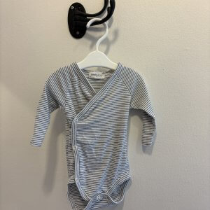 Blå/vitrandig newbiebody stl 56