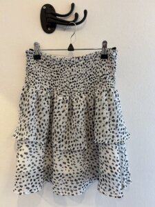 Vit mönstrad kjol stl S
