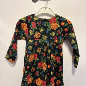 Svart blommig klänning stl 98