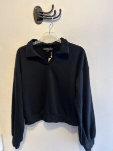 Svart tröja stl 146/152