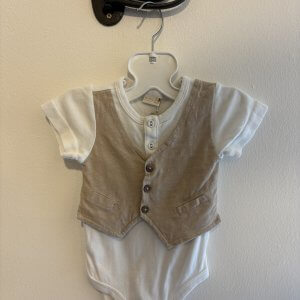 Beige/vit body m väst stl 68