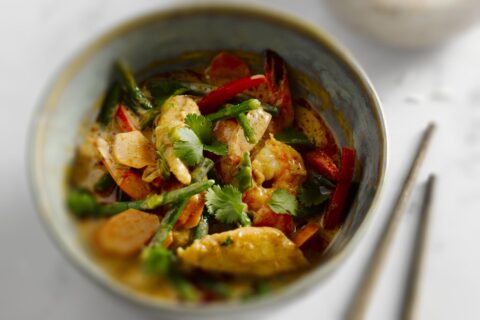Rode Thaise Curry
kip, garnaal of vega met rijst.
