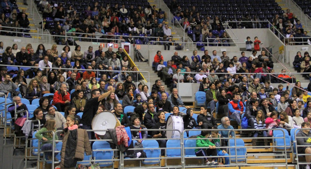 Más de 1500 personas presenciaron el partido entre La Gallofa & Co y el Igualatorio Cantabria | Foto: Pablo Lanza