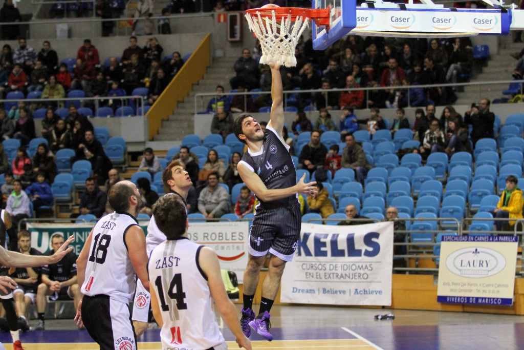 Gran partido del canterano Andrés Pariente, que anotó 15 puntos | Foto: Pablo Lanza