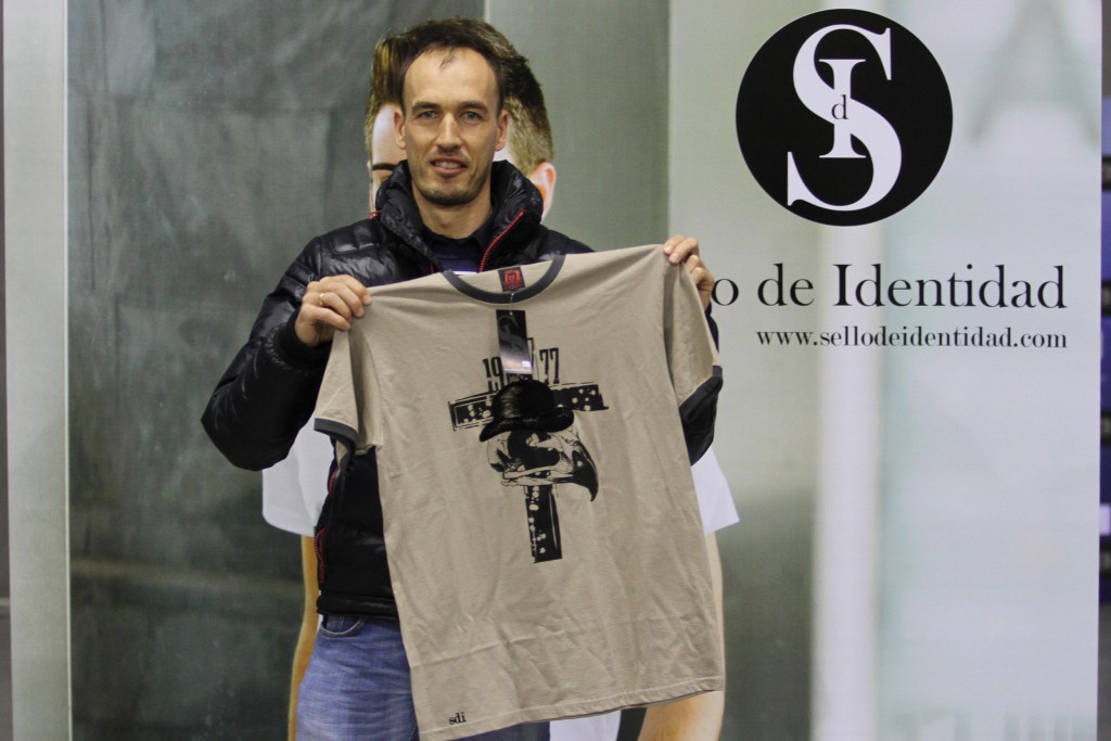 Ganador de la camiseta de Sello de Identidad