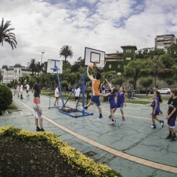Los jugadores de Cantbasket participan en el Torneo 3×3 de la Semana del Deporte