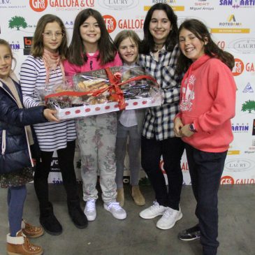 Concurso de tiro, sorteos y cheerleaders en el encuentro de Gallofa & Co ante el Grupo de Santiago