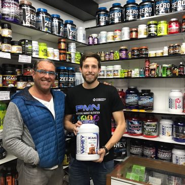 El capitán de Gallofa & Co visita la Tienda Personal Market Nutrition