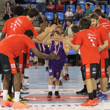 Pasillo del primer equipo a los campeones y subcampeones de Copa