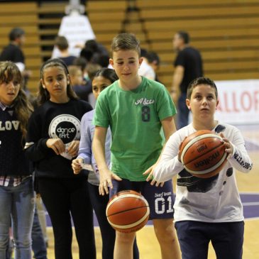 Concurso de tiro, sorteos y cheerleaders en el encuentro de Gallofa ante Zornotza