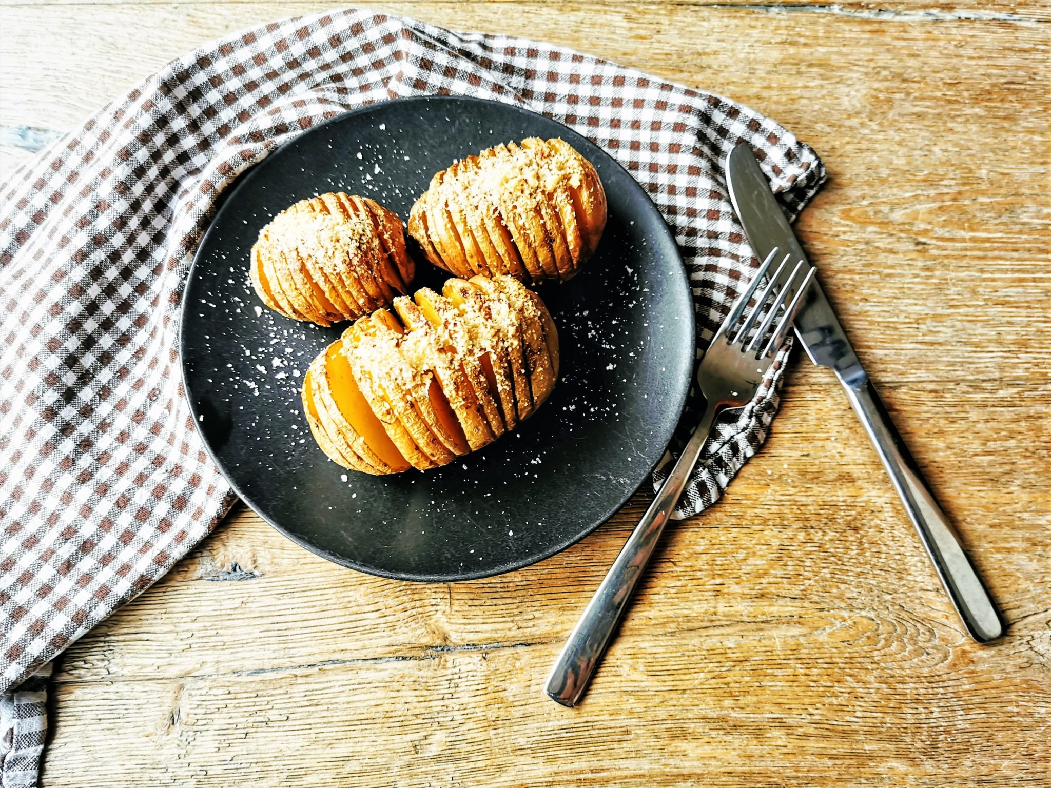 Rezept für Hasselback-Kartoffeln / Fächerkartoffeln mit Parmesan