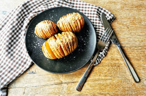 Kartoffeln sind Powerknollen! Hier zeige ich dir ein einfaches Rezept für Hasselback-Kartoffeln, das du ganz einfach selber machen kannst. Einfach nur lecker!