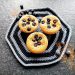 Muffins mit Zimt und Heidelbeeren sind eine unschlagbare Kombination. Hier findest du ein einfaches Rezept zum Backen dieser Leckerei! Zimtmuffins für alle!