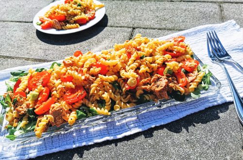 Sommerlicher Nudelsalat mit Thunfisch - ein einfaches Rezept, das vollen Genuss verspricht