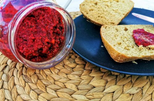 Chiamarmelade mit Himbeeren selber machen: Eine tolle Alternative zur herkömmlichen Marmelade, nur ohne zugesetzten Zucker. Ein Rezept nach den clean eating Prinzipien und vegan.