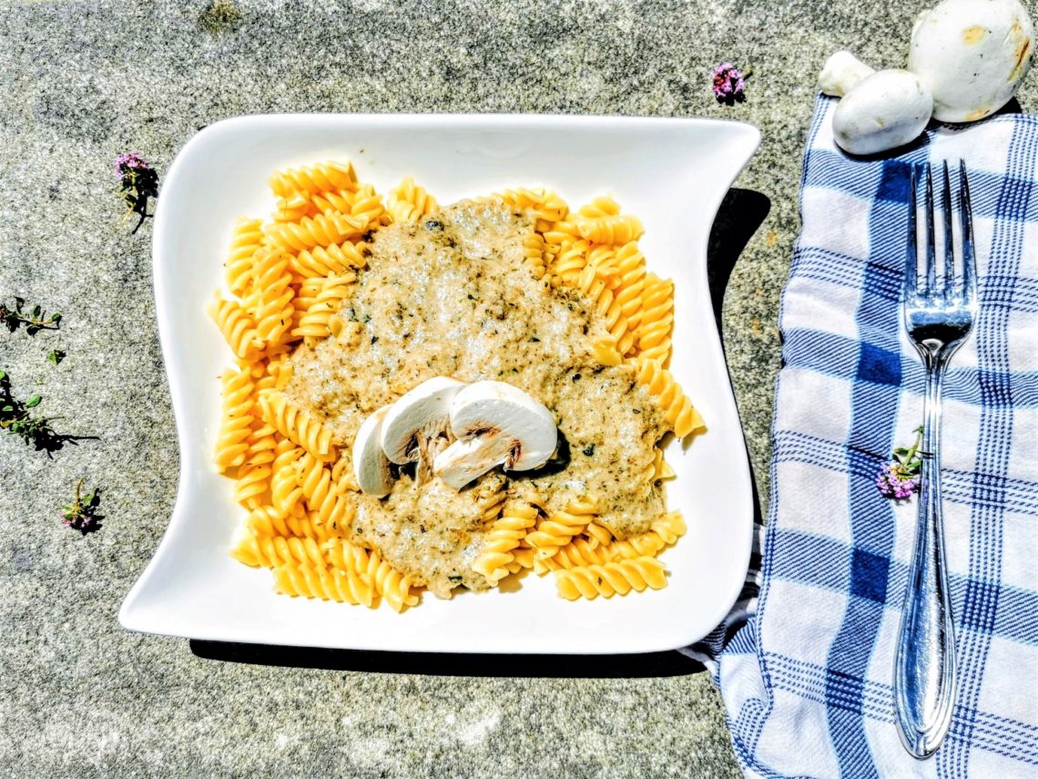 Ein tolles Rezept für Pasta mit Champignonrahmsoße - einfach lecker! Dieses Kochrezept wirst du lieben!