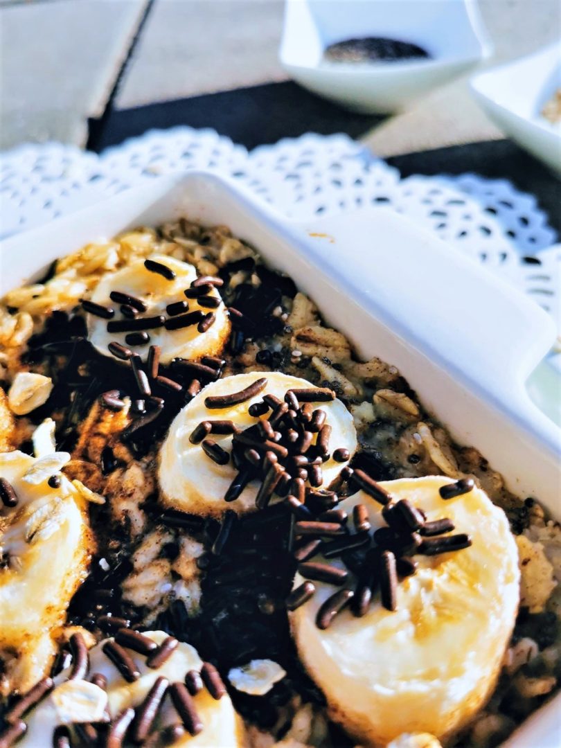 Rezept für baked Oatmeal "Banana Split" - leckeres Bananen-Porridge aus dem  Ofen! - Cappotella