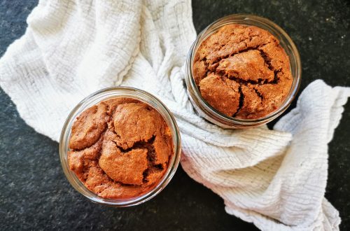 Schokoladenkuchen im Glas - ein easy Backrezept für ein Geschenk aus der Küche mit Erdnussbutter und Nuss-Nougatcreme. Einfach lecker backen.