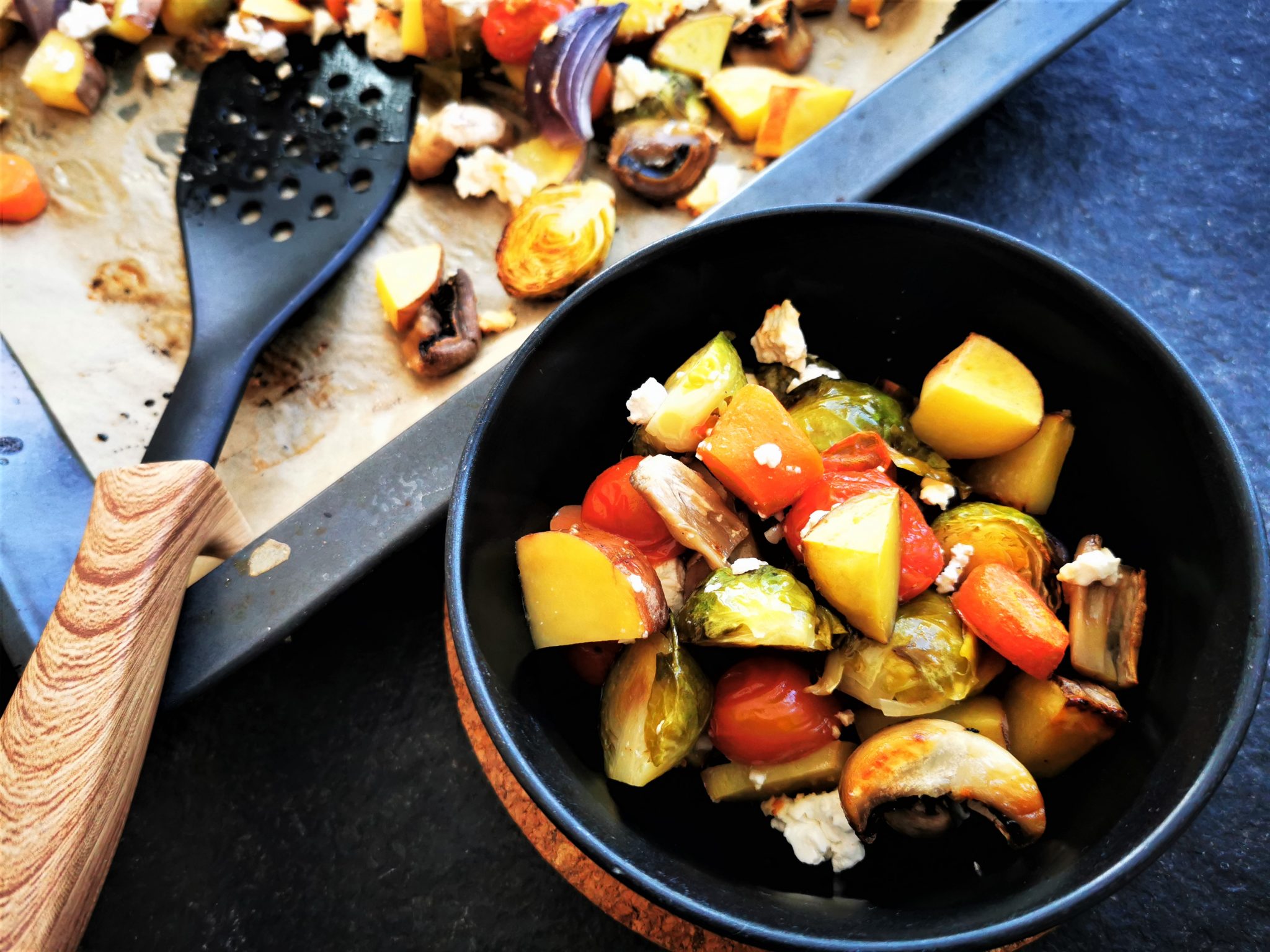 Buntes Ofengemüse mit Feta - Gemüse aus dem Ofen - Cappotella